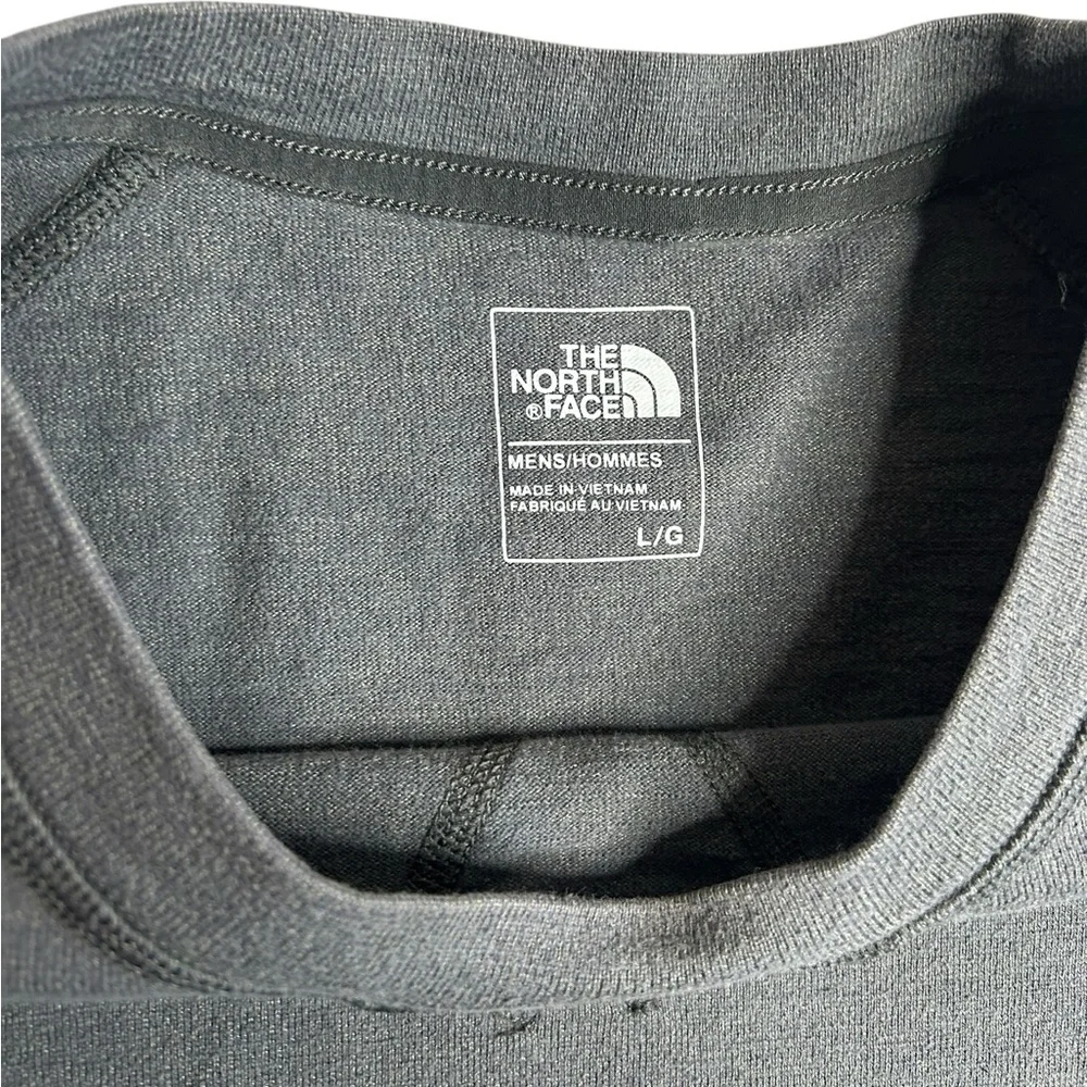 The North Face Men’s Long Sleeve Crewneck Performance Shirt Gray Base Layer‎ L